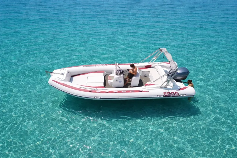 ESCAPE, a 7.5m Assos 72 for up to 8 passengers in Milos