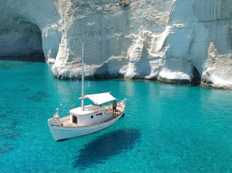 ZIGOUALA, a 9m Traditional Kaiki for up to 9 passengers in Ios