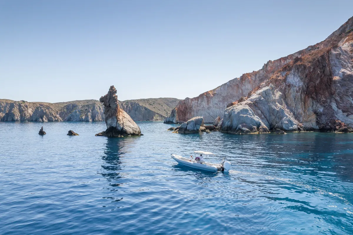 SEAWEED, a 9.6m Marvel 960 for up to 9 passengers in Milos