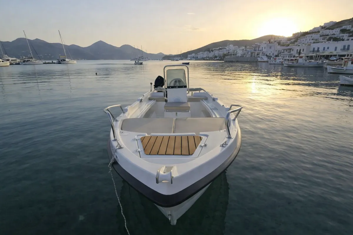 ILIRIANA - MIA (Assos 4.50) - Motor Boat for rent in Milos, Cyclades, Greece - photo 5 of 5