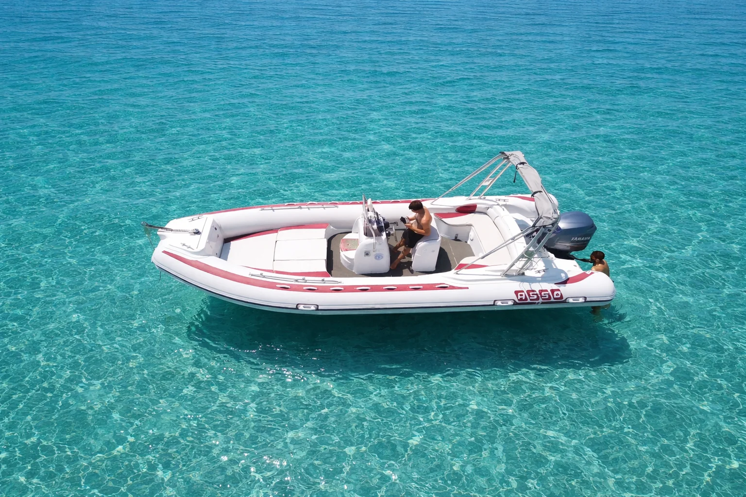 ESCAPE, a 7.5m Assos 72 for up to 8 passengers in Milos