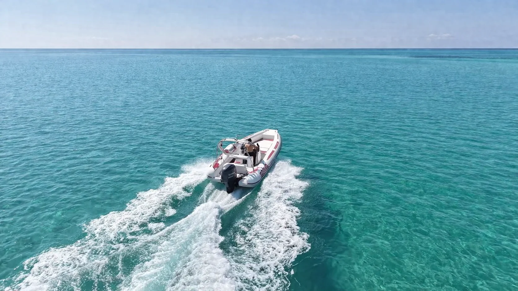 ESCAPE, a 7.5m Assos 72 for up to 8 passengers in Milos