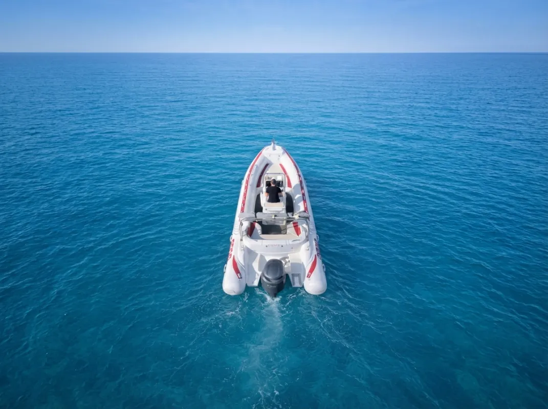 ESCAPE, a 7.5m Assos 72 for up to 8 passengers in Milos