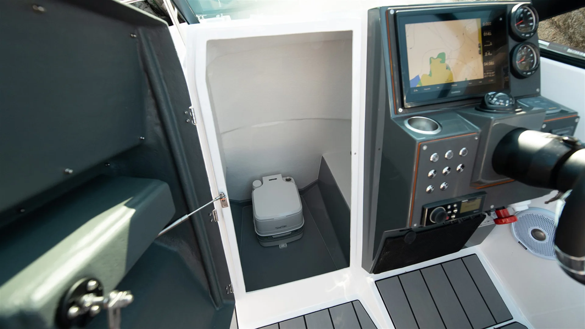 IRIS, a 7.4m Nordkapp Avant 705 for up to 6 passengers in Paros