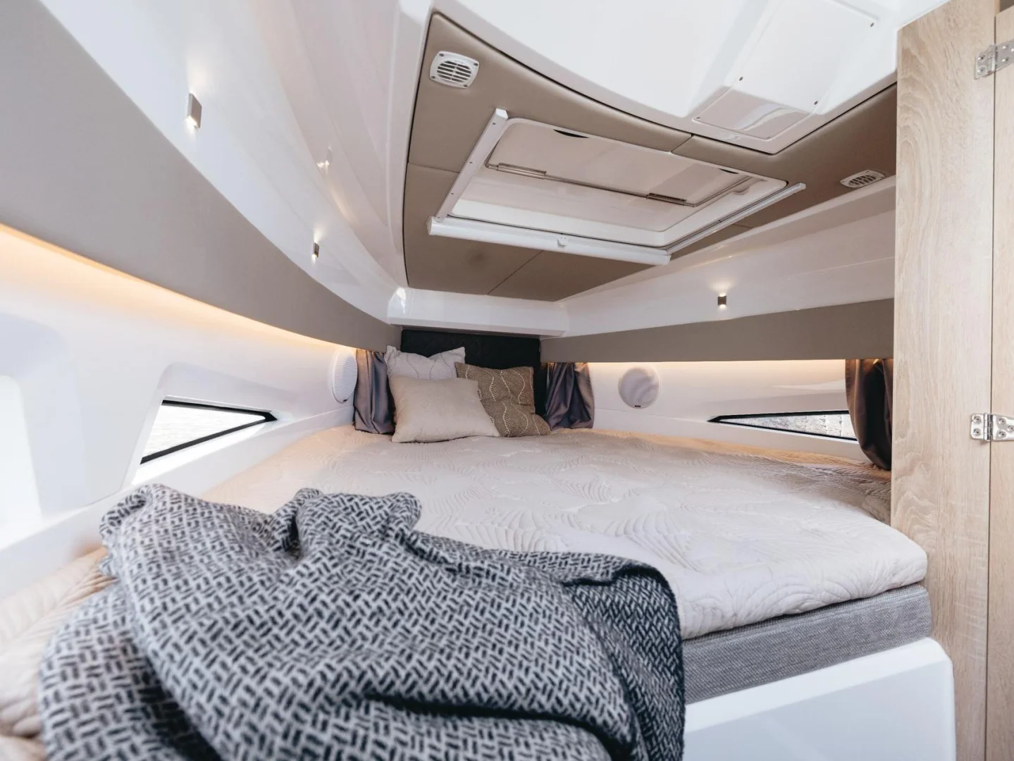 ODYSSEUS (Nordkapp Noblesse 830) - Motor Boat for rent in Milos, Cyclades, Greece - photo 4 of 11