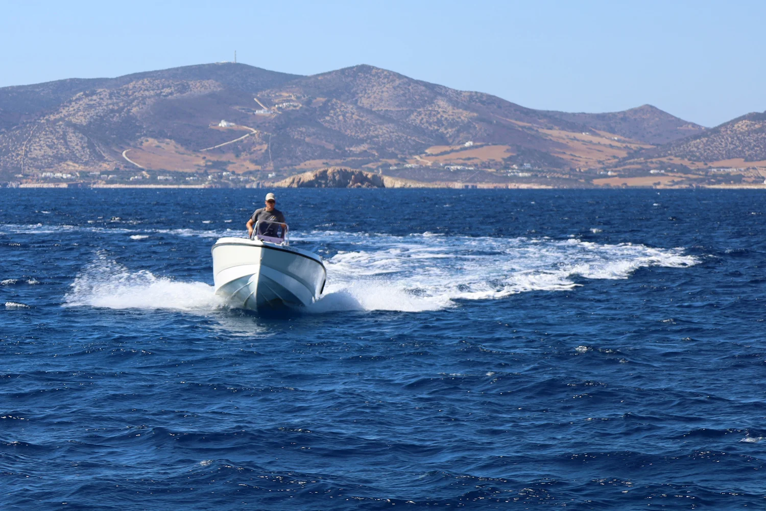 AKASTI, a 5m Compass 160e for up to 6 passengers in Paros
