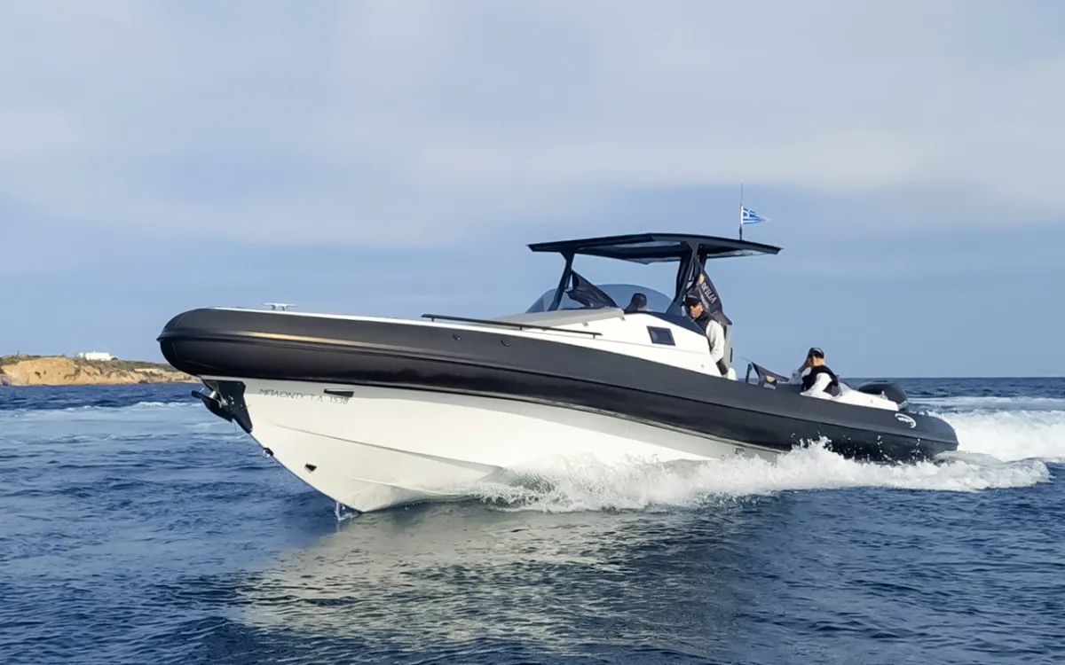 BLONDY, a 11m Seafighter RIB 36 for up to 9 passengers in Athens