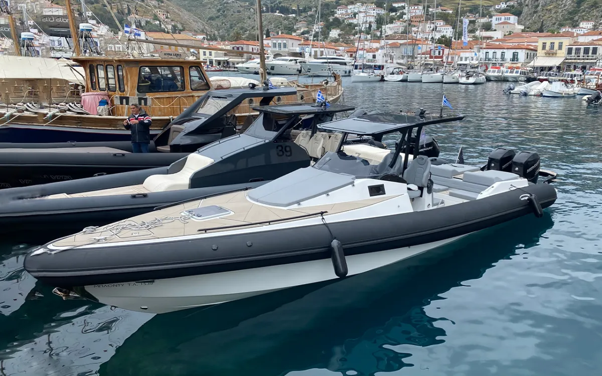 BLONDY, a 11m Seafighter RIB 36 for up to 9 passengers in Athens