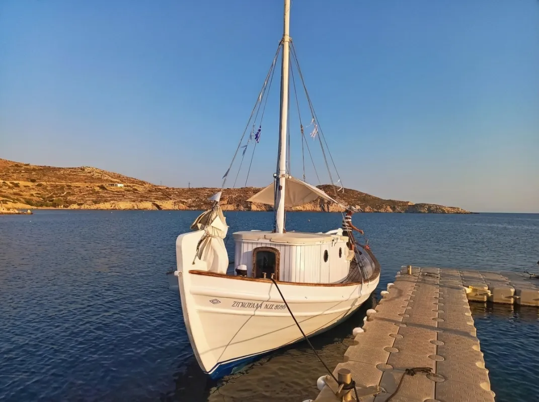 ZIGOUALA, a 9m Traditional Kaiki for up to 9 passengers in Ios