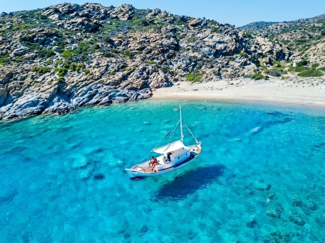 ZIGOUALA, a 9m Traditional Kaiki for up to 9 passengers in Ios