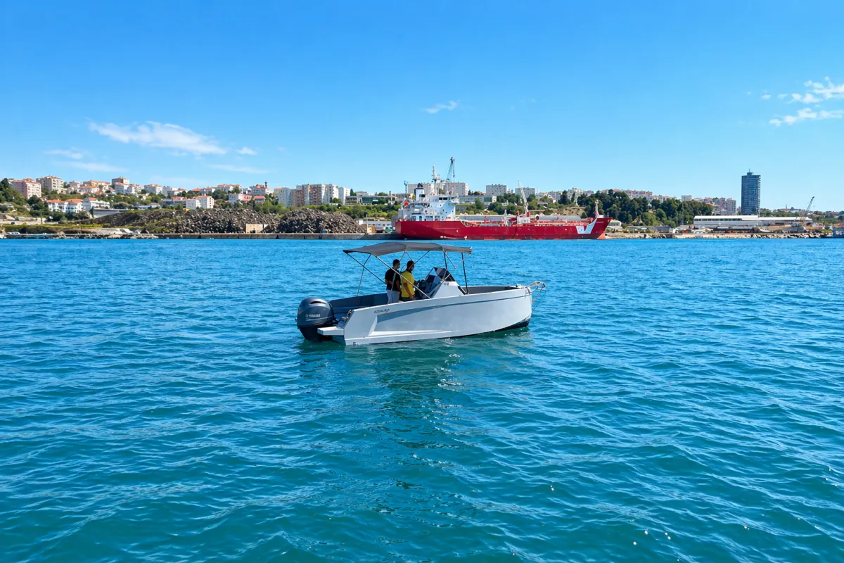 MX (Moonday MX 655) - Motor Boat for rent in Milos, Cyclades, Greece - photo 3 of 5