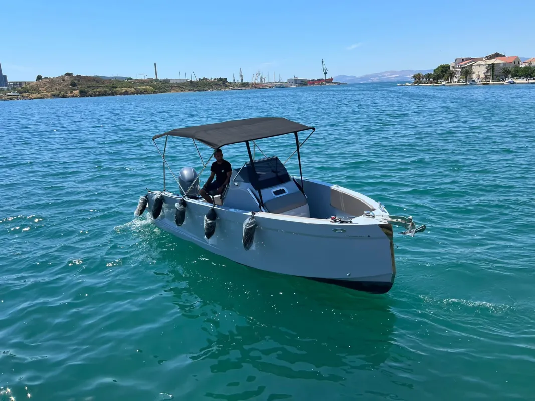 MX (Moonday MX 655) - Motor Boat for rent in Milos, Cyclades, Greece - photo 4 of 5