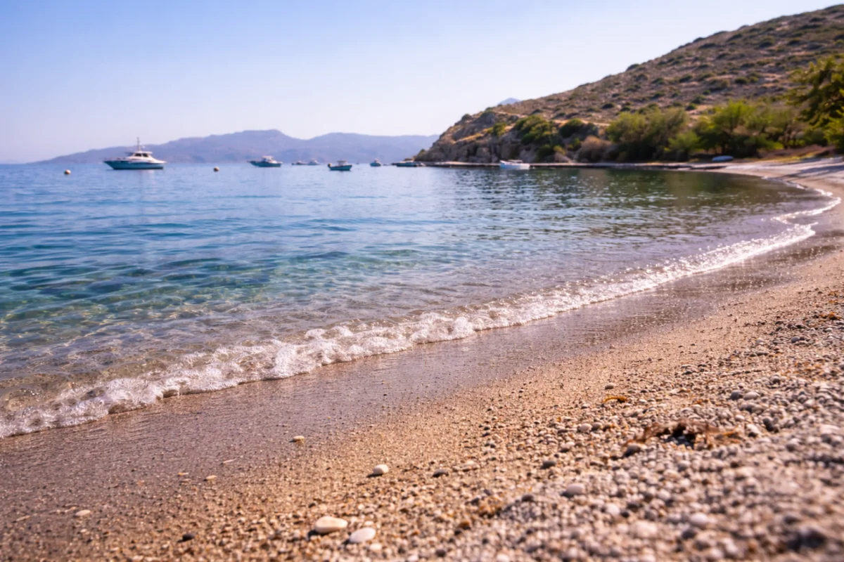 Lagáda - Milos destination guide