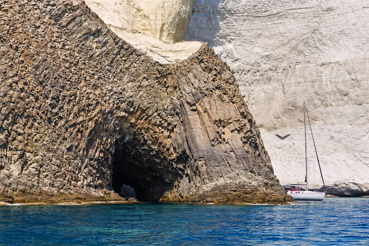 BUMBLEBEE - South Milos Tour