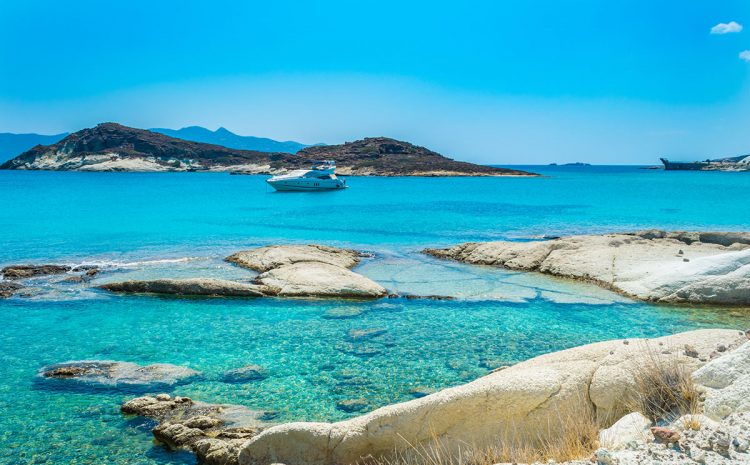 boat-in-kimolos-island