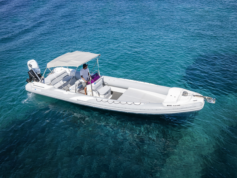 Inselhüpfen von Milos: Privater Bootstransfer vs. Fähre – Was ist besser?